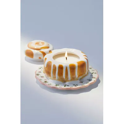 Cinnamon Bun Scented Candle - Frosted Cinnamon Bun ALL at Urban Outfitters
