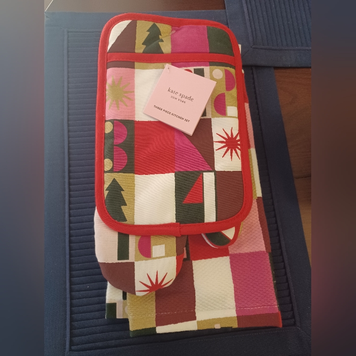 Kate Spade Kitchen | Kate Spade Christmas 3 Pc Kitchen Set | Color: Pink/Red | Size: Os