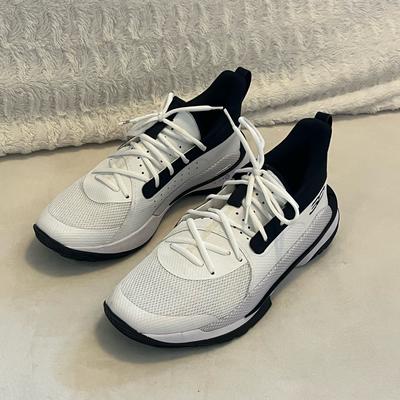 Under Armour Shoes | Under Amour Steph Curry 7 White And Black Team Shoe | Color: Black/White | Size: 10.5