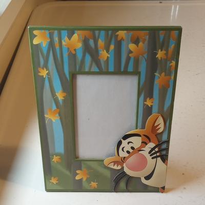 Disney Accents | Disney Tigger Tabletop Photo Frame, Autumn Leaves, 3 X 4.5 Inch Vertical Picture | Color: Green/Orange | Size: 8.5 X 6.5 Inches