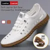 Atmungsaktive Sommersandalen für Herren, weicher Boden, hohle Sandalen, Freizeitschuhe für Herren, einfache Slip-On-Sandalen