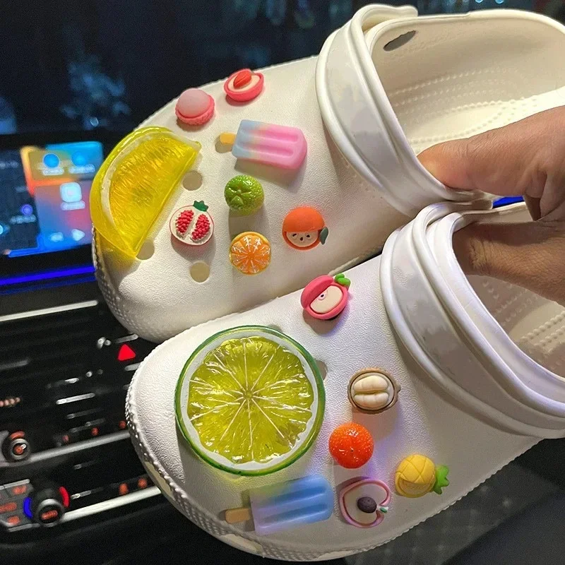 Leuchtendes 3D-Enten-Schuhanhänger-Set mit abnehmbarer Schnalle, niedliches Weihnachtsthema, DIY-Schuhdekorationen, Zubehörpaket Image