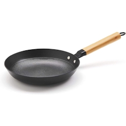 Pfanne aus Gusseisen mit Holzgriff