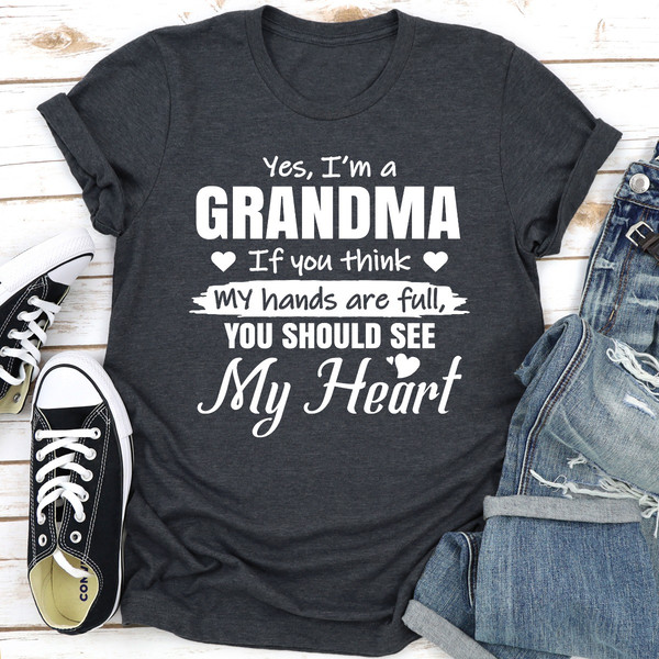 Yes, I Am A Grandma Black L