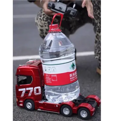 New large-scale remote control truck engineering car Huina 770S four-wheel drive traction towing head children's toy car