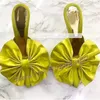 Gelbe Satin-Pantoletten mit Schleifenknoten für Damen, klassische gefaltete Schuhe mit großer Schleife, schwarze gepunktete Stiletto-High-Heels, spitze Zehen-Kleid-Hausschuhe