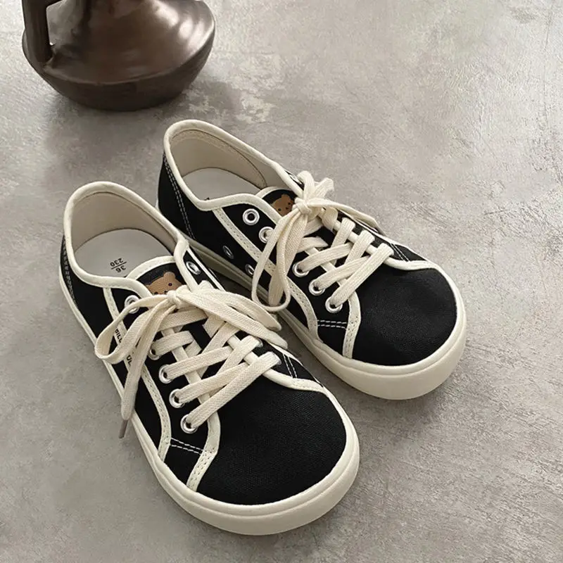Designer Leinwand Schuhe Frauen Low Top Sneakers Breite Zehe Lace Up Trainer Schuhe Marke Mädchen Rot Blau Turnschuhe Mädchen Tenis Plimsolls Image