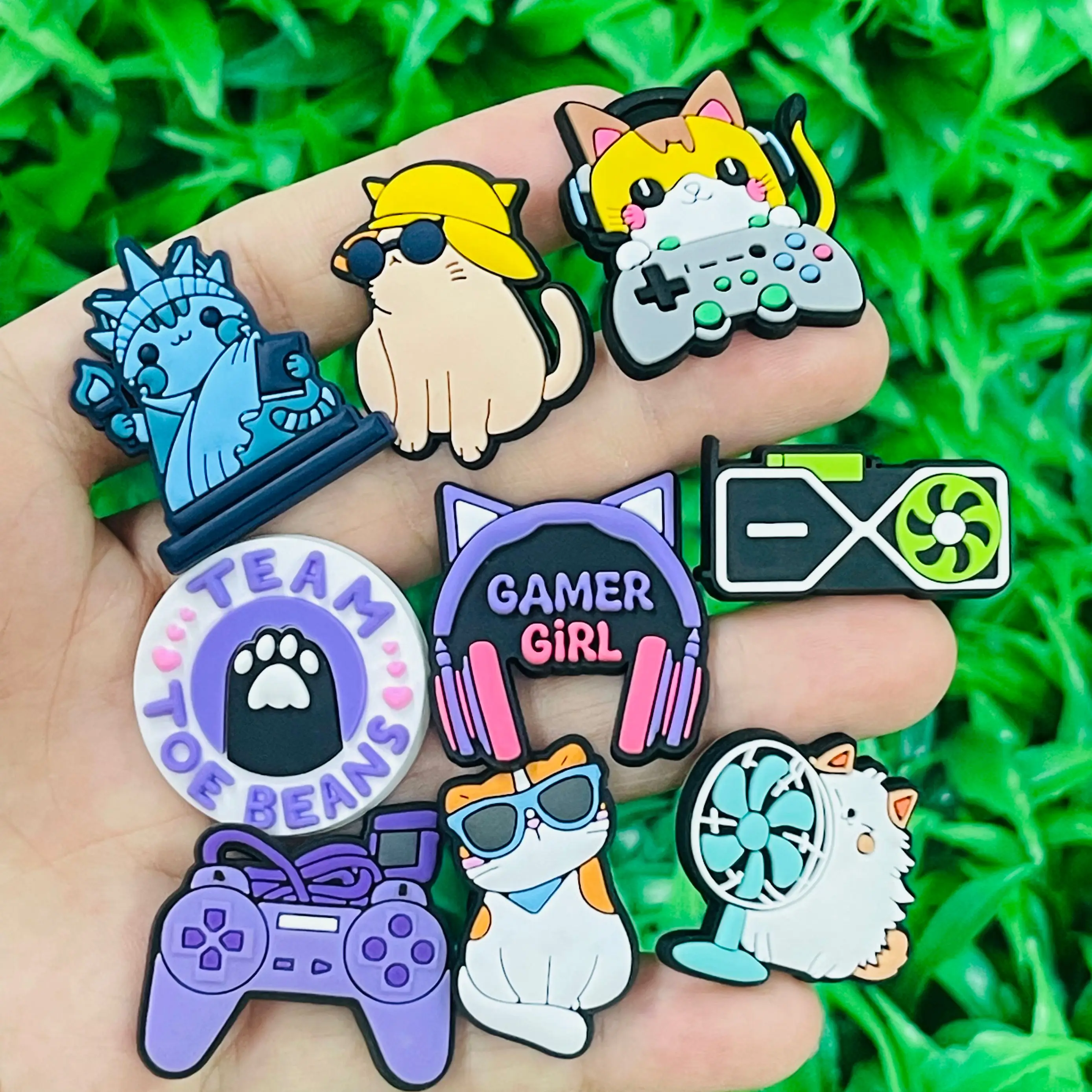 9-100 Stück lustige Katze Game Controller PVC Schuhschnalle passen Armbänder DIY Charms Schuhe Dekorationen Loch Sandale Ornamente Kinder Geschenk Image