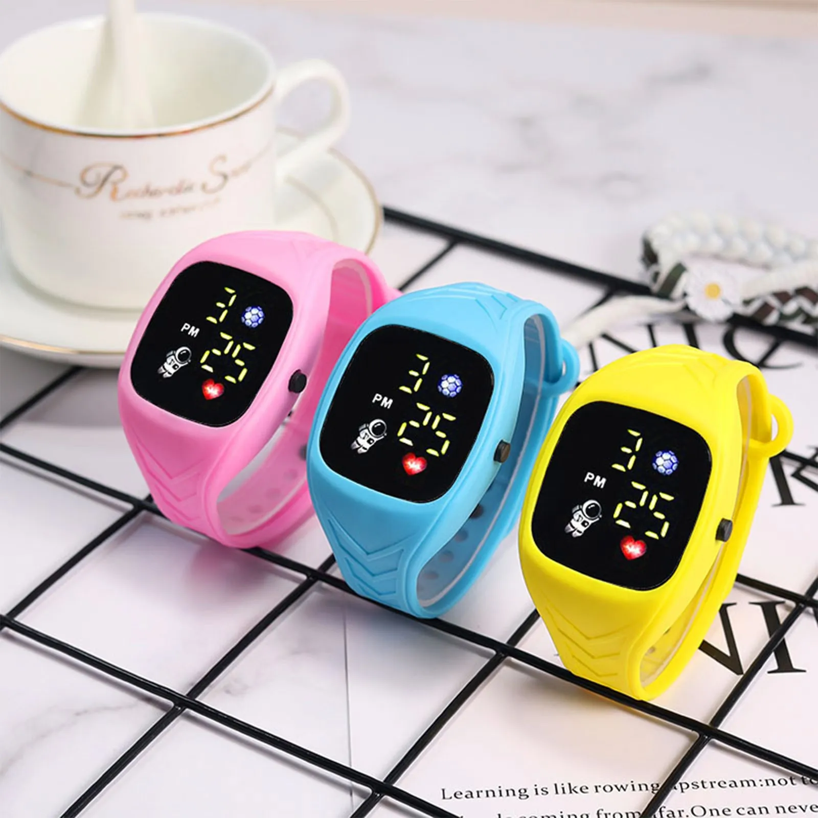 Montre électronique de sport pour enfants montre numérique Led 24 heures sport en plein air bracelet en Silicone montre de sport de Football
