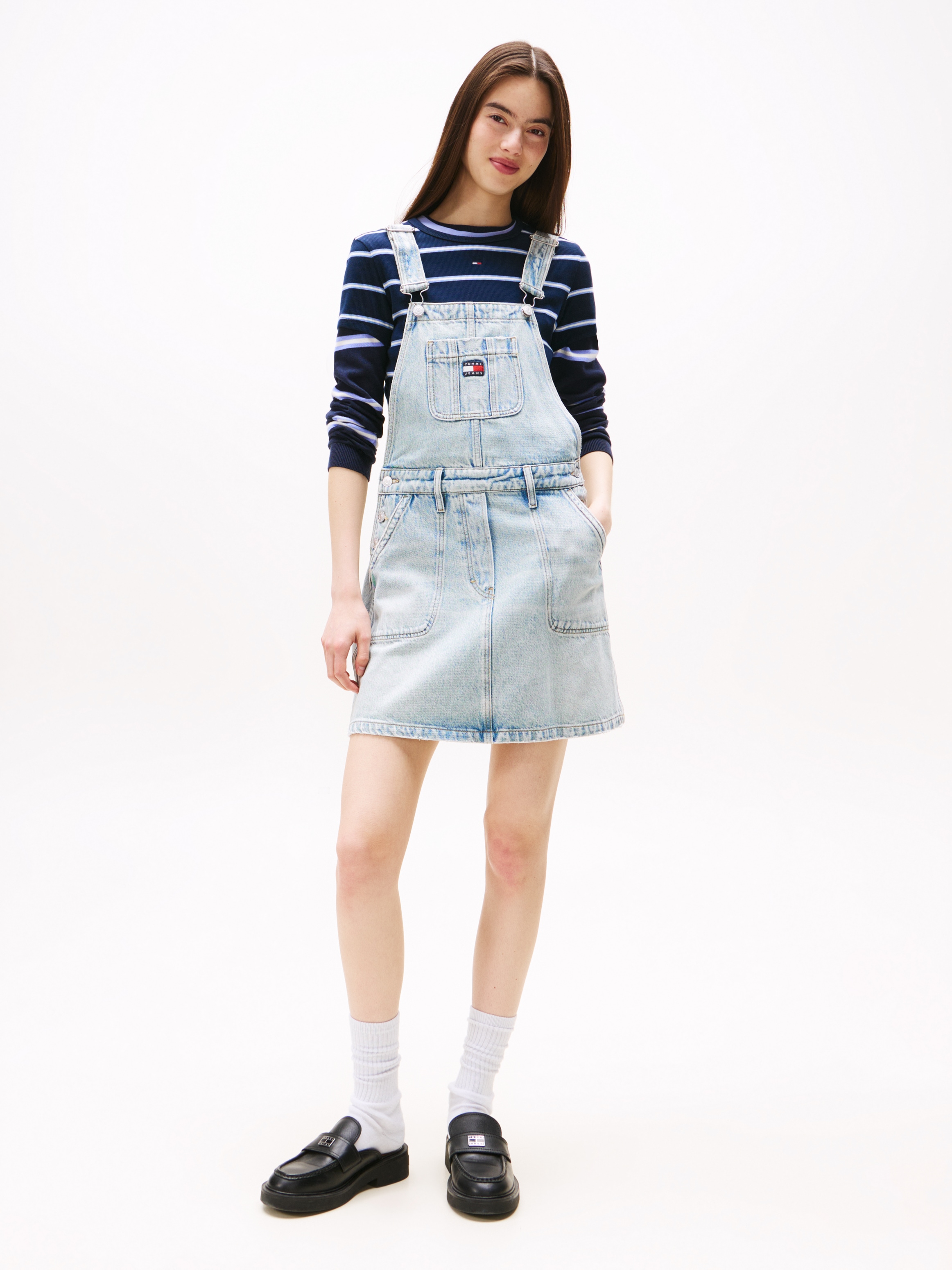 Jeanskleid TOMMY JEANS "DENIM DUNGAREE DRESS DI2014", Damen, Gr. L (40), N-Gr, blau (denim light), Denim/Jeans, Obermaterial: 100% Baumwolle, unifarben, regular fit kurz, Rundhals, Kleider Image