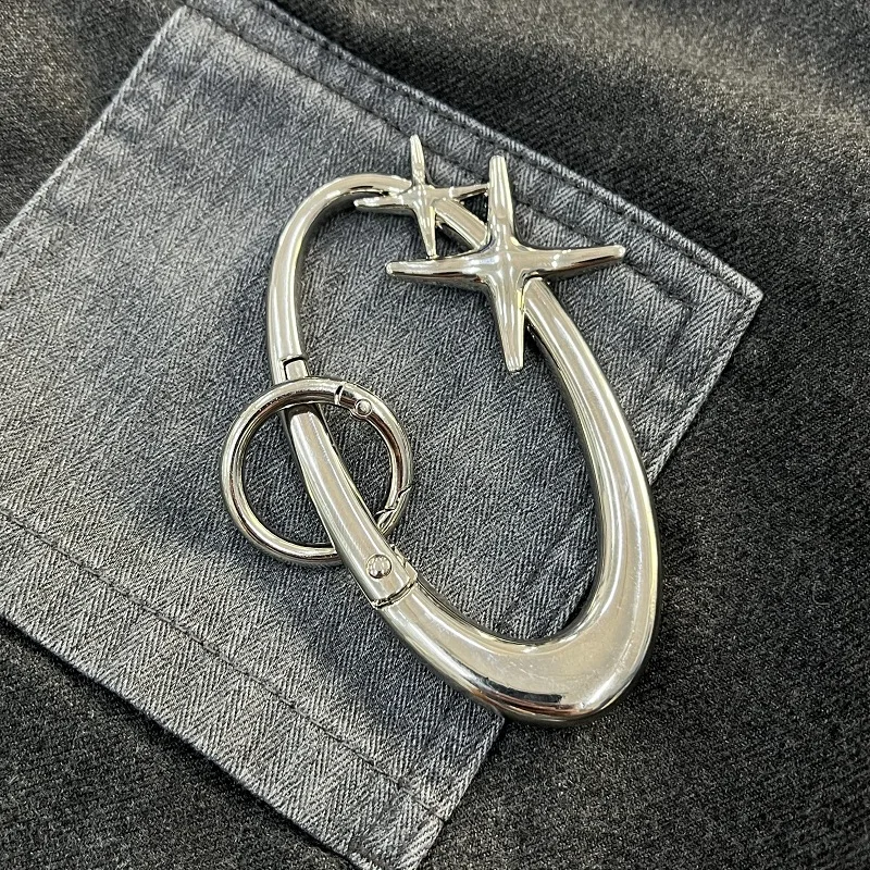 ZAKOL Y2K Punk Stern Oval Essential Icon Karabiner Schlüsselanhänger Axtförmige Bergsteigen Auto Schlüsselanhänger Gothic Rucksack Dekor Schmuck Image