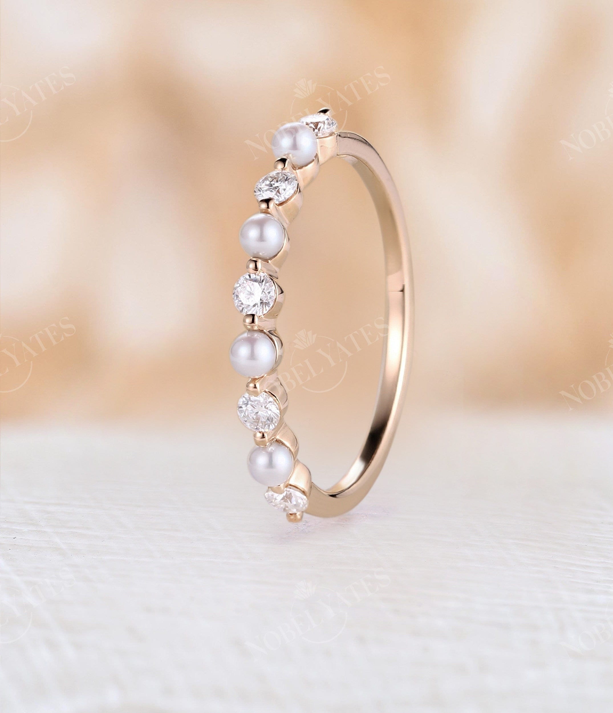 Anello di nozze in oro rosa Art Déco con perla, anello di nozze con perla d'acqua dolce e moissanite rotonda, anello di nozze vintage, anello di prome