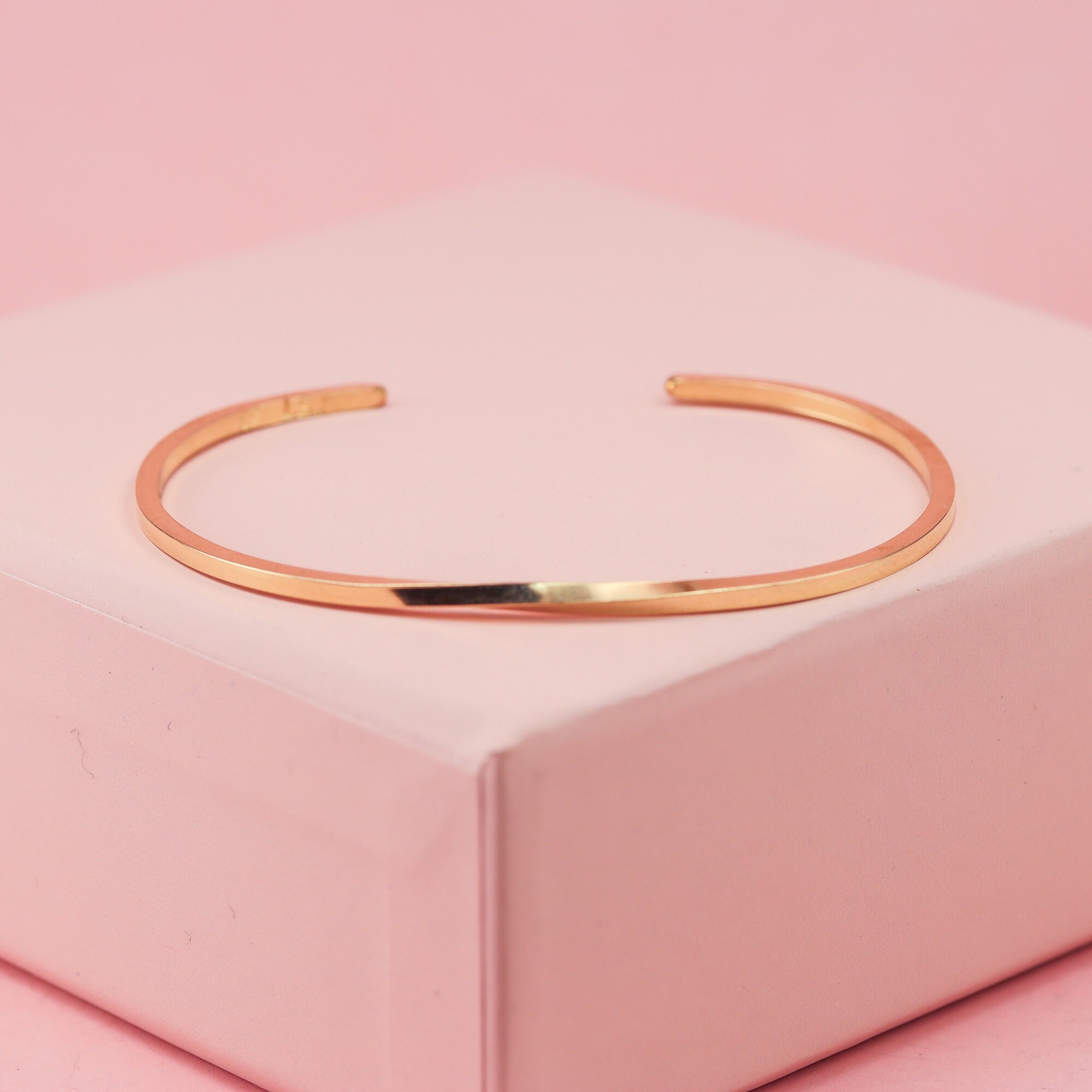 Bracciale rigido intrecciato riempito d'oro, bracciale rigido riempito d'oro sottile da 1,6 mm, bracciale rigido boho, bracciale impilabile, bracciale
