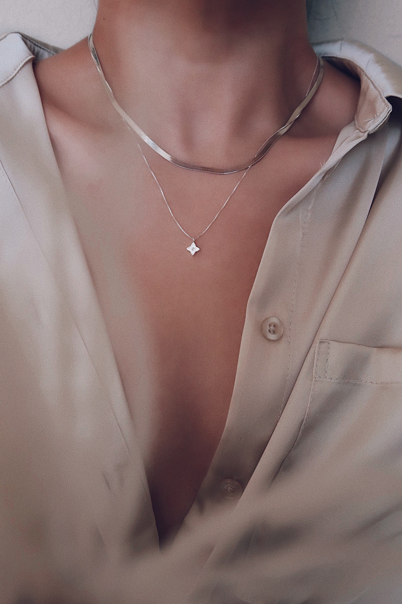 Collana con ciondolo a forma di piccolo diamante / Collana con ciondolo a forma di piccolo ciondolo delicato / Collana con ciondolo a forma di fiore i