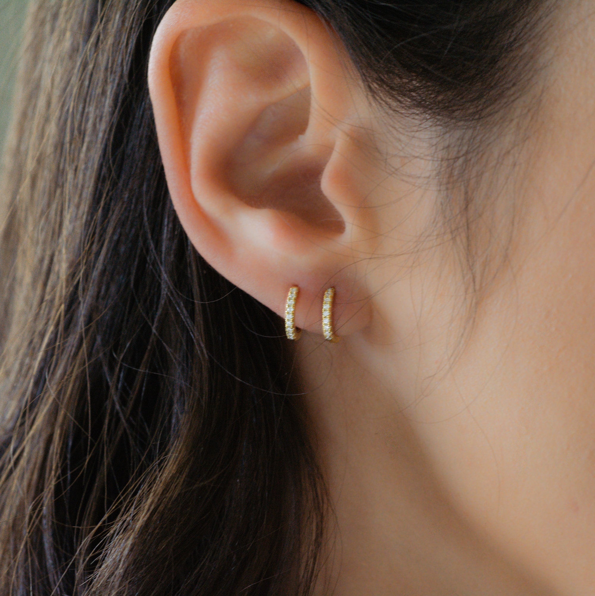 Orecchini Huggie con diamanti, orecchini Huggie in oro con zirconi cubici, orecchini Huggie, piccoli orecchini a cerchio in oro, orecchini a cerchio d