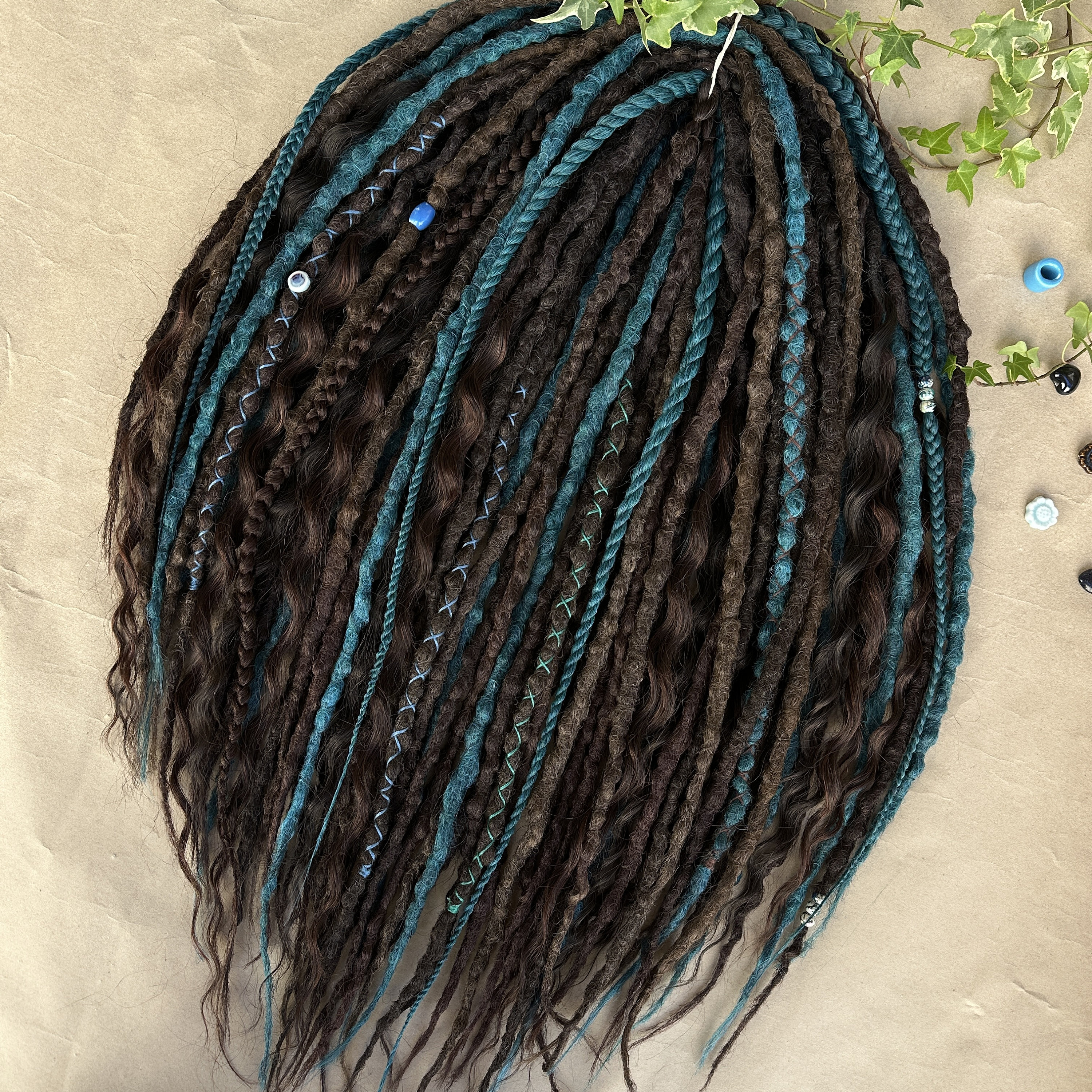 Dreadlocks castano scuro, set di dreadlocks misti, dreadlocks ricci, dreadlocks dall'aspetto naturale, extension per capelli castani, dreadlocks boho