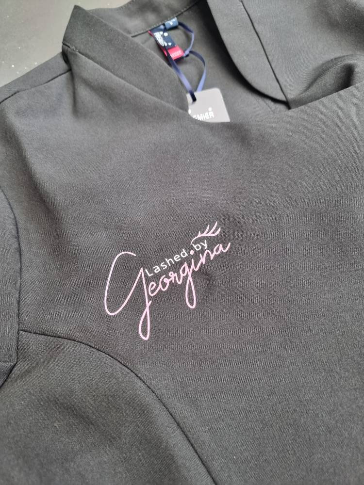 Tunica da donna personalizzata per la bellezza, tunica da donna con logo stampato per truccatrice, abito tunica da parrucchiere personalizzato per sal