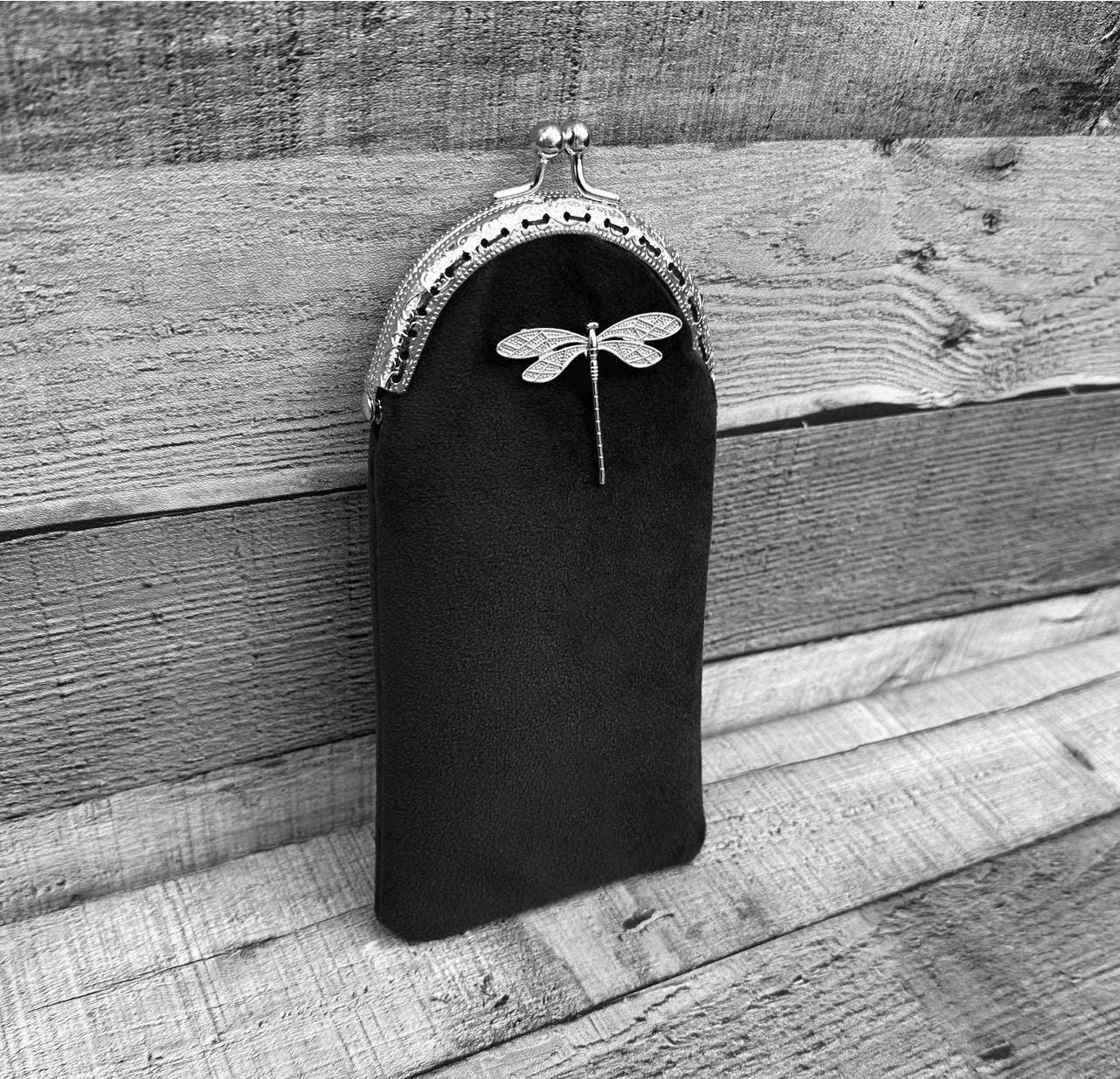 Astuccio per occhiali in velluto con chiusura a bacio. Astuccio per matite in velluto. Astuccio per occhiali in velluto nero.