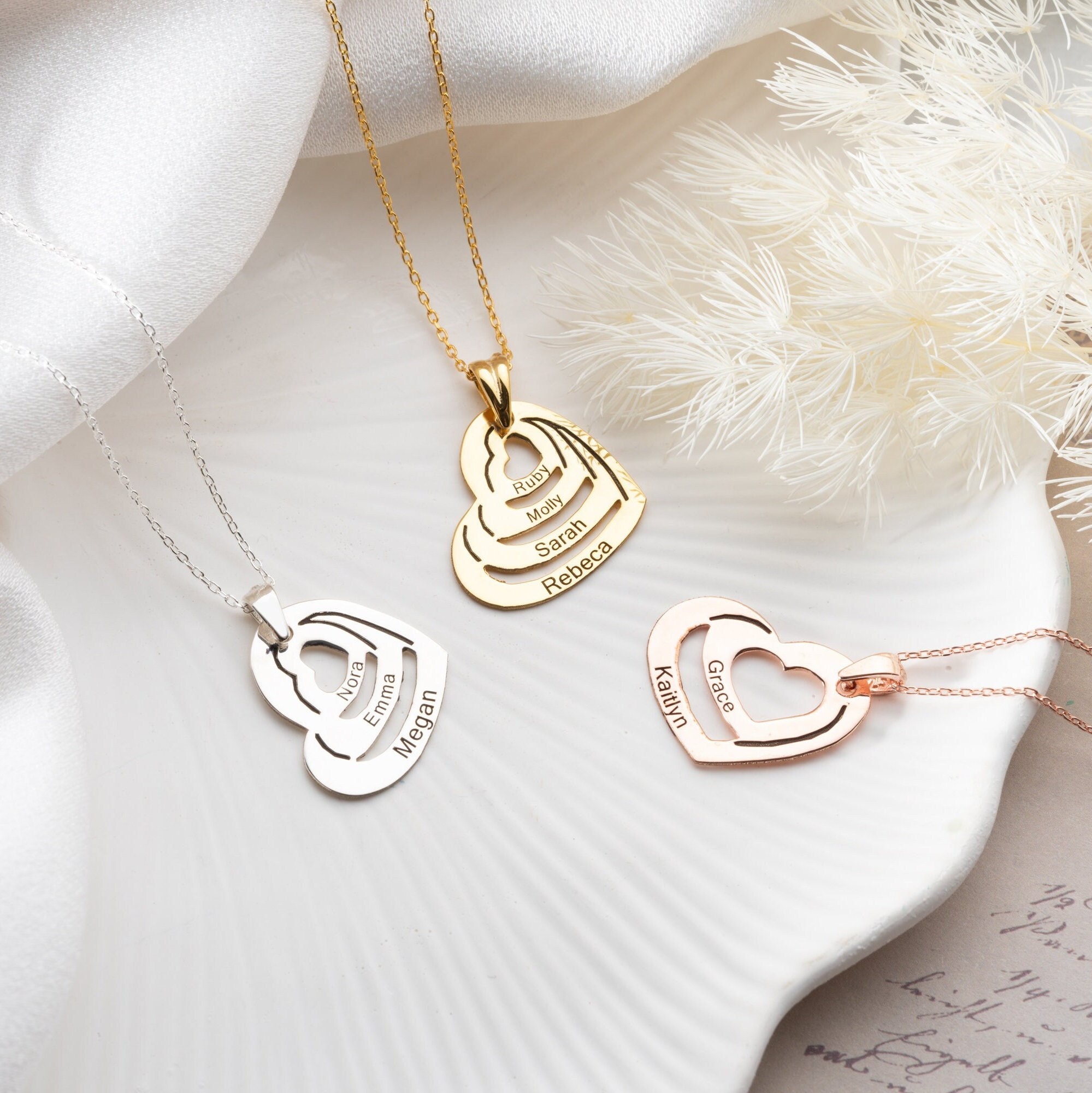 Collana con più nomi, collana per la famiglia, collana con nome a cuore e cuore, collana con cuore personalizzato, collana con più cuori e nome a cuor