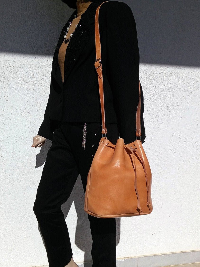 Borsa a secchiello in pelle - Marsupio in pelle con coulisse. Borsa a tracolla in pelle, borsa a secchiello da donna. 100% pelle di mucca, realizzata