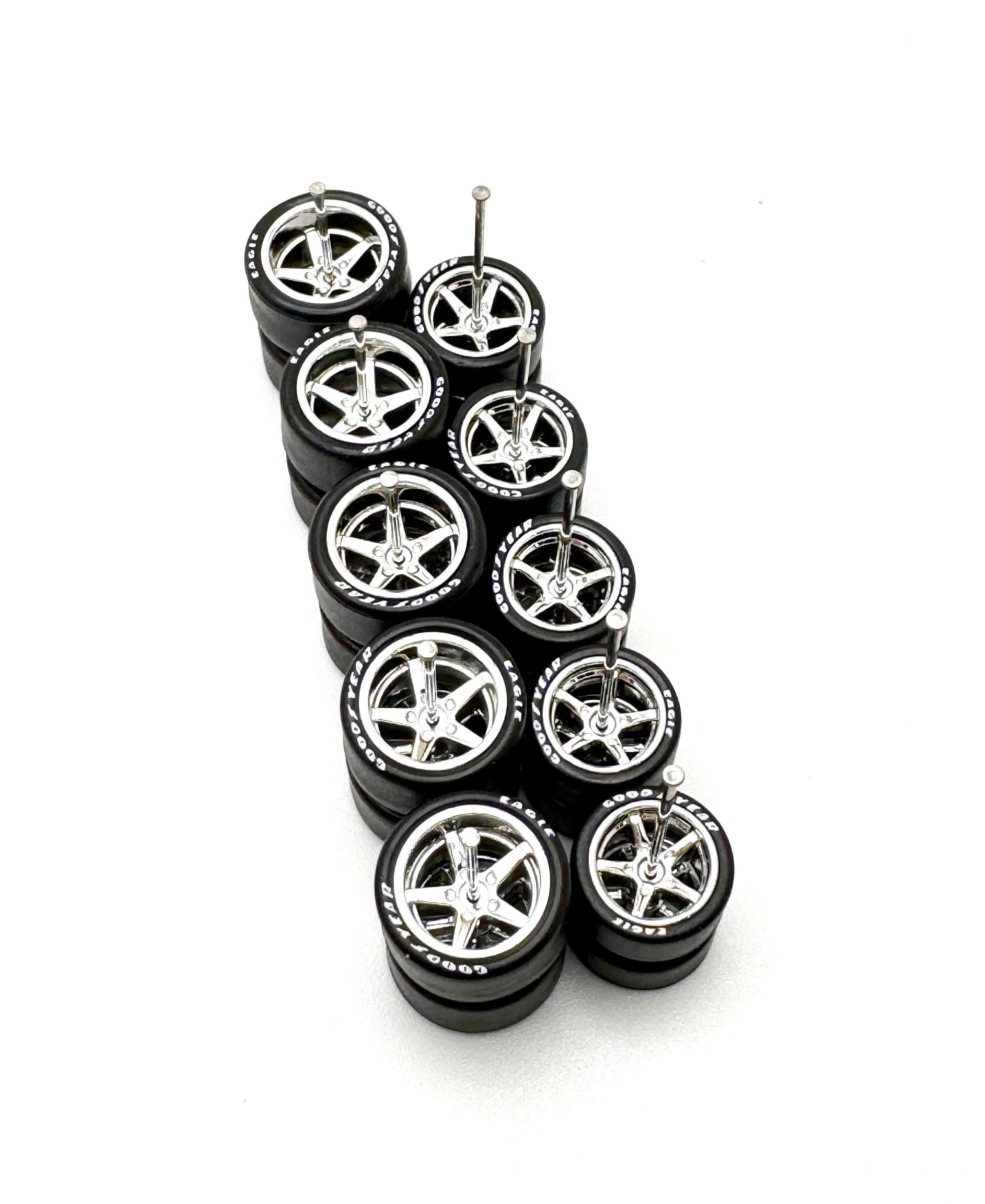 Staggered Chrome Advan V2 (confezione da 5) 11 mm/13 mm - scala 1/64 con pneumatici in gomma con lettere