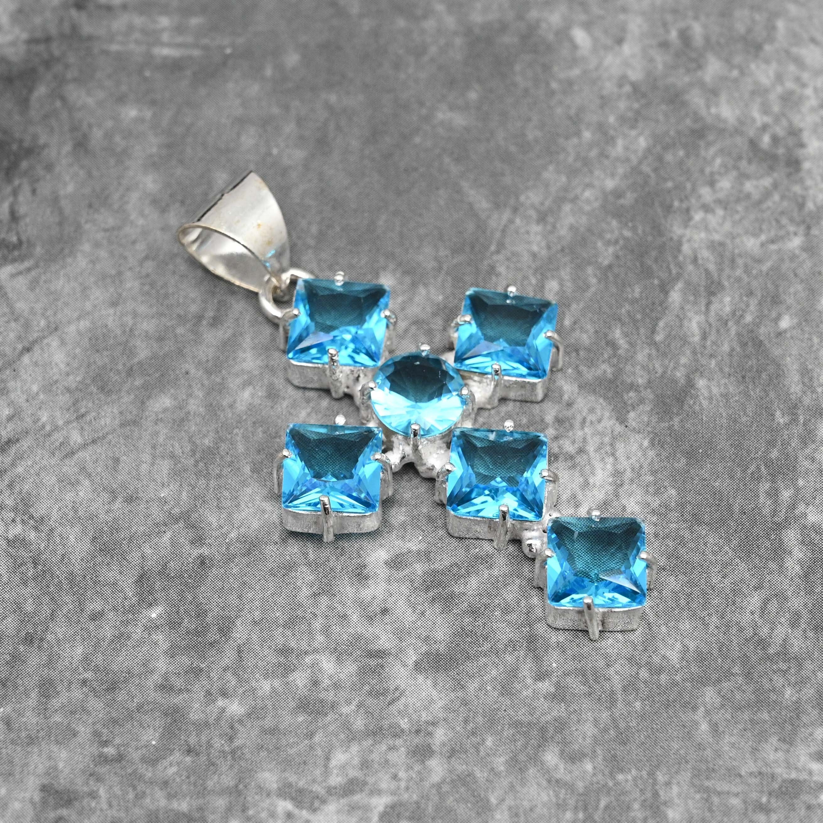 Ciondolo in topazio blu, ciondolo in argento sterling 925, ciondolo a croce con pietra preziosa in topazio blu, gioielli fatti a mano, gioielli in top