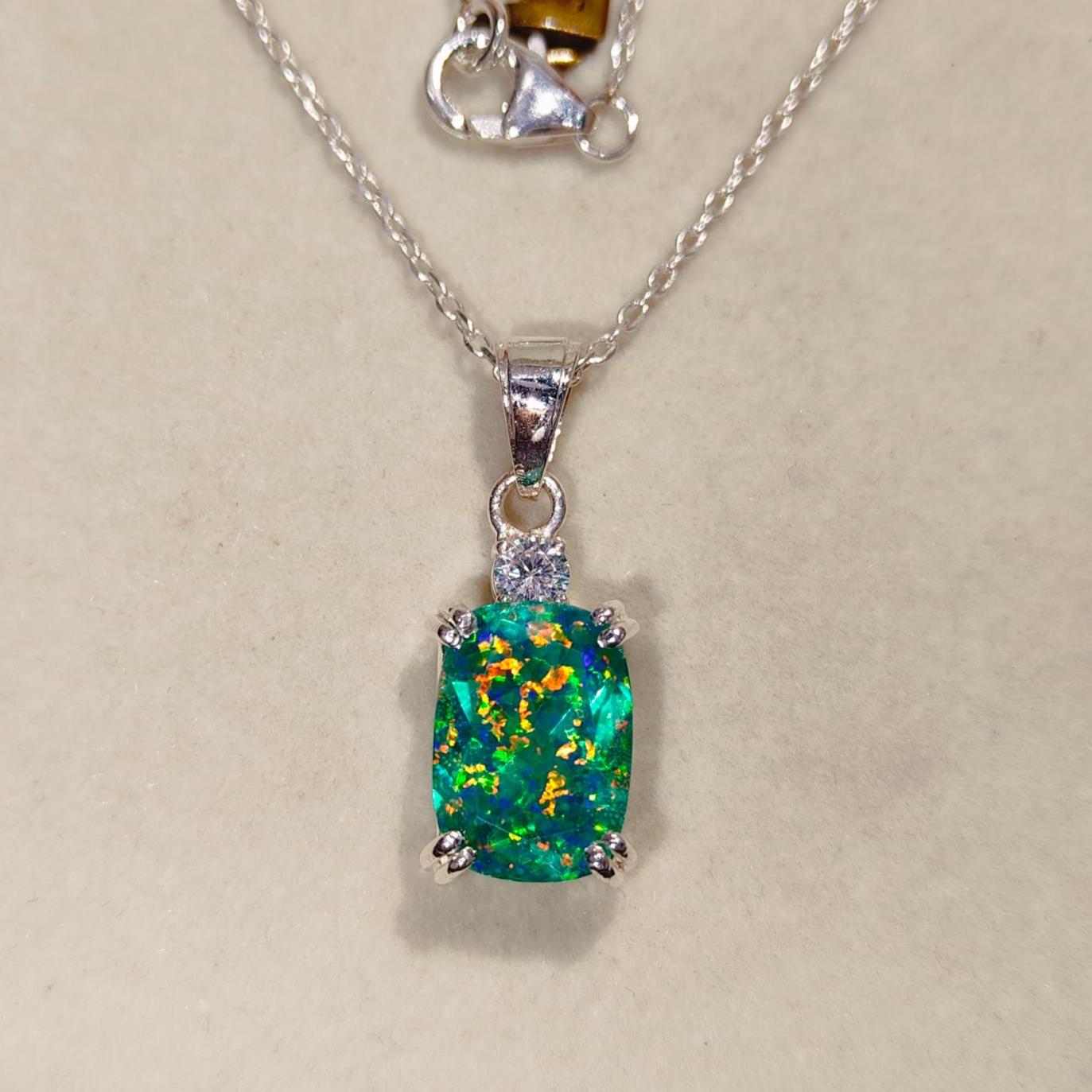 Collana in opale verde Bello, collana in argento sterling 925, collana in quarzo opale verde, ciondolo in opale verde arcobaleno, ciondolo nuziale in