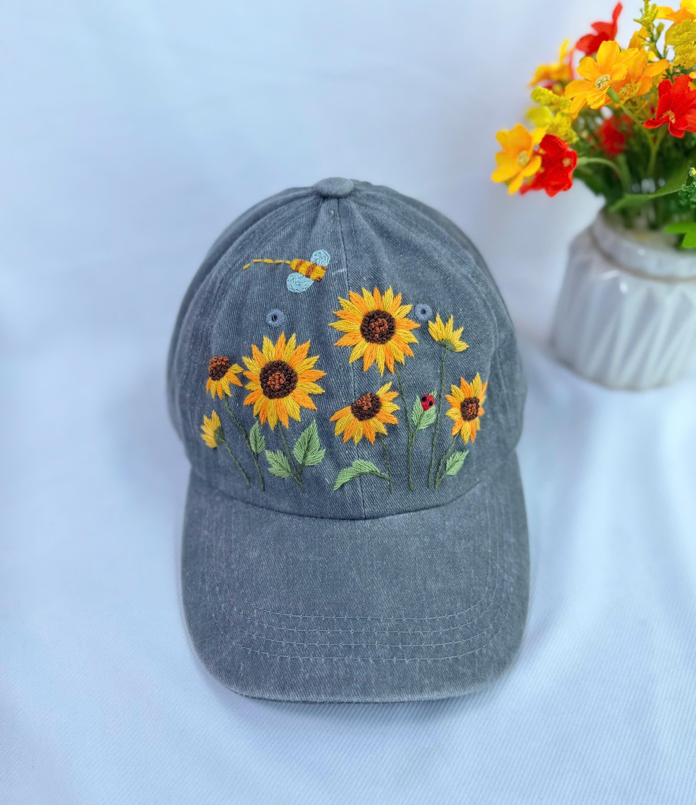 Cappellino da baseball ricamato a mano con girasole e ape, cappello in cotone lavato, cappellino in denim ricamato a mano, cappello da donna, cappello