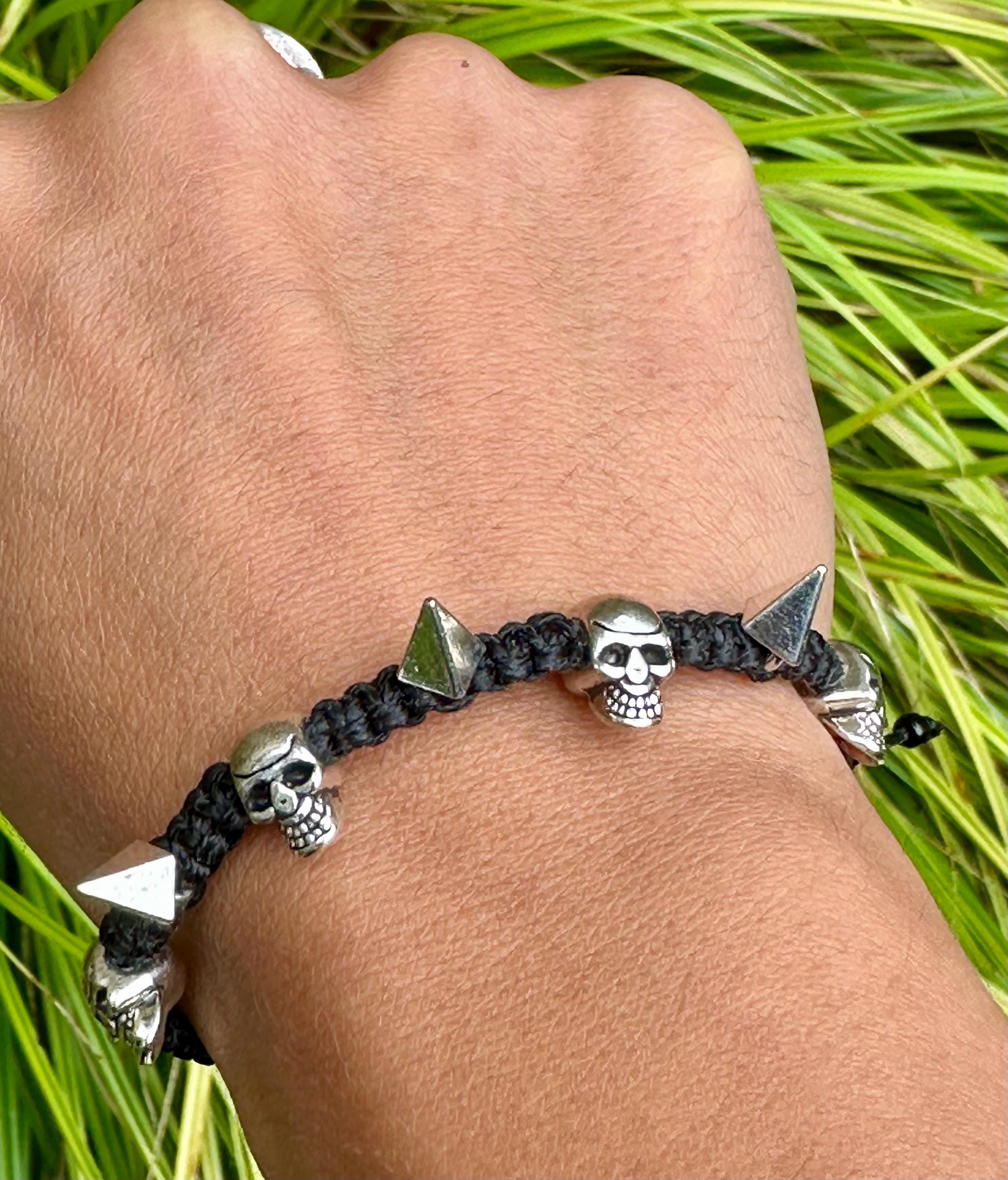 Bracciale con teschi - Bracciale con punte - Regalo di Halloween - Bracciale con punte piramidali - Heavy metal - Punk - Rock - Grunge - Stile gotico