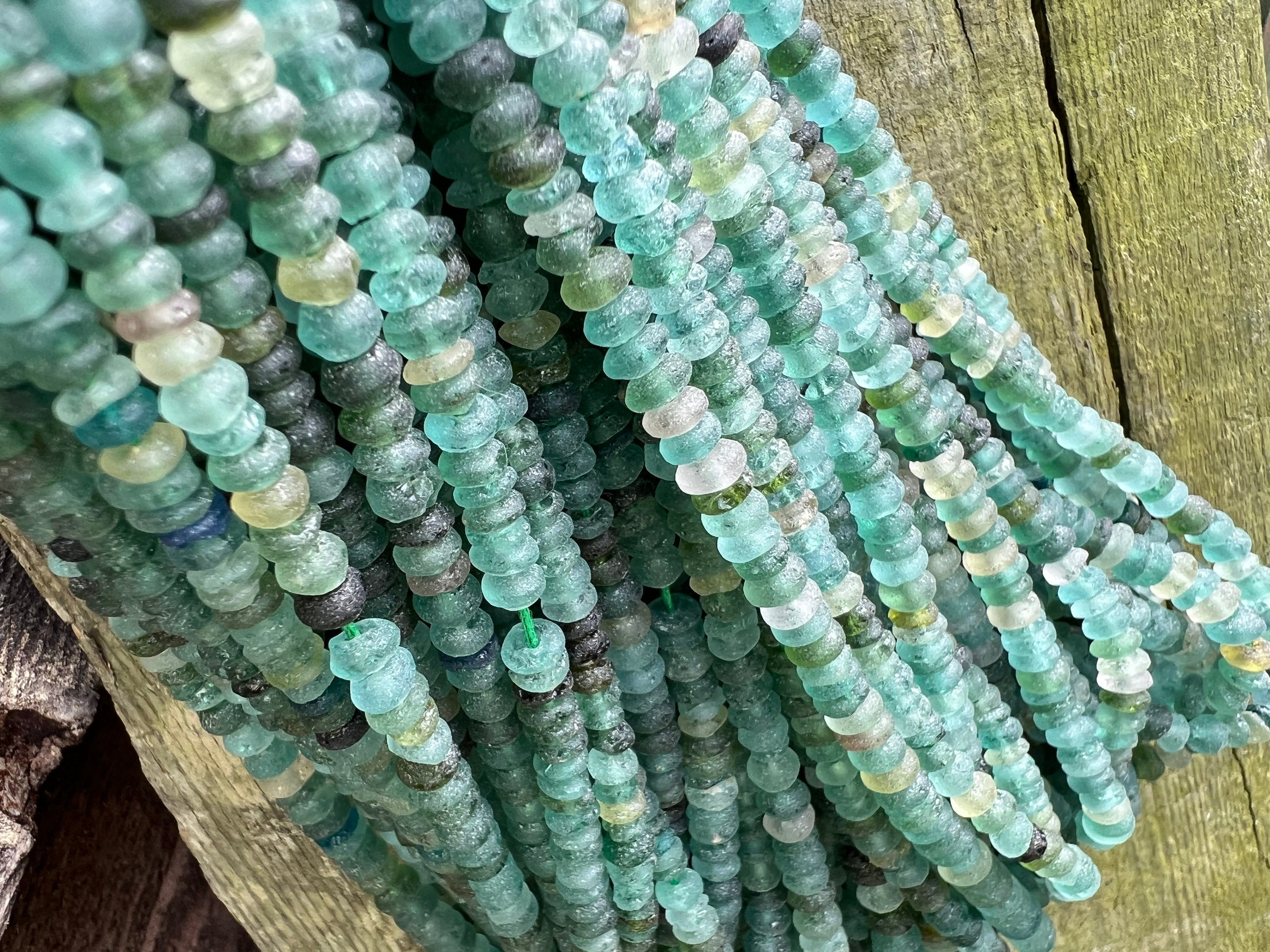 "Perline di rondelle di pneumatici in vetro romano, blu, verde acqua, perline naturali invecchiate / perline antiche e rare, filo da 14,5\" - 4-5 mm cir"