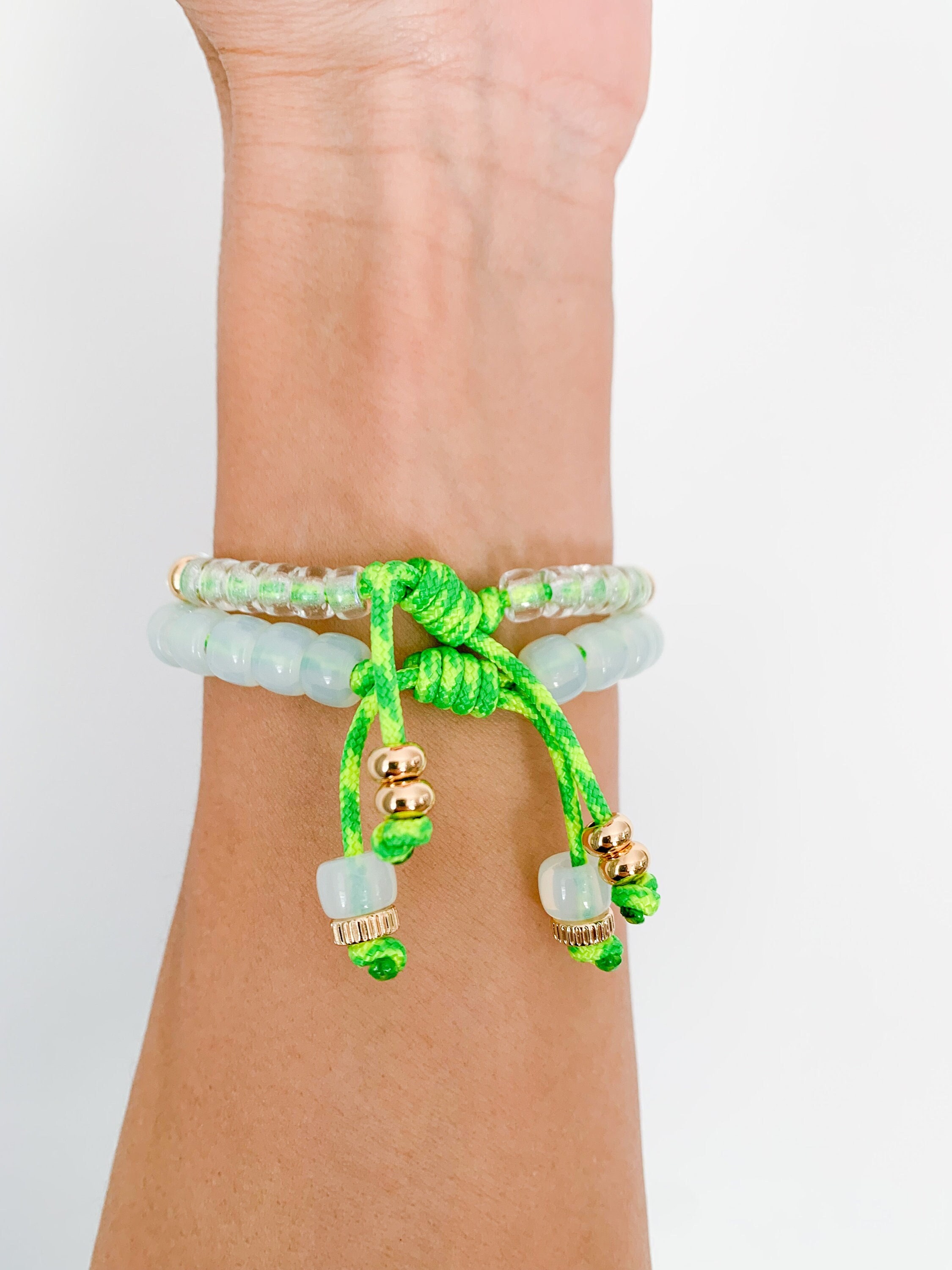 Bracciale con perline al neon / Bracciale con perline di pietre preziose / Perline pony in pietra / Design personalizzati / Bracciale di tendenza con