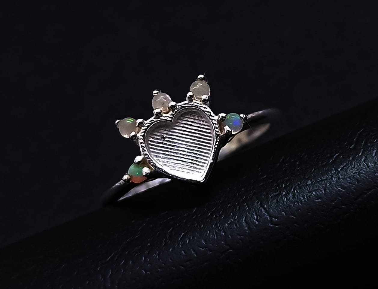 A. 925 Sterling Solid Silver 6mm Heart Blank Bezel con anello opale cabochon naturale, buono per il lavoro in resina e ceneri.