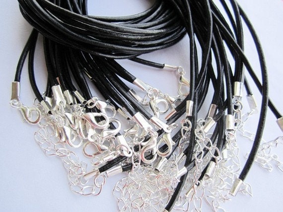 alta qualità 30 pezzi 12-24 pollici regolabili per la tua scelta 2 mm cordini per collana in vera pelle nera con fermagli a moschettone PLACCATI IN AR