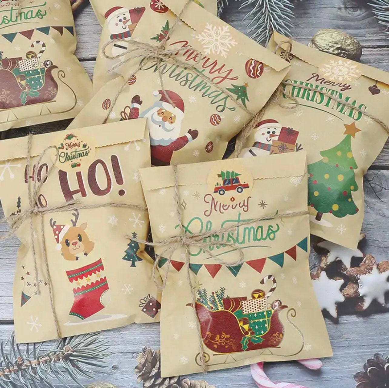 24Set di sacchetti regalo di Natale Sacchetti di carta Sacchetti per imballaggio di caramelle per biscotti per feste con adesivi / Dimensioni borsa 13