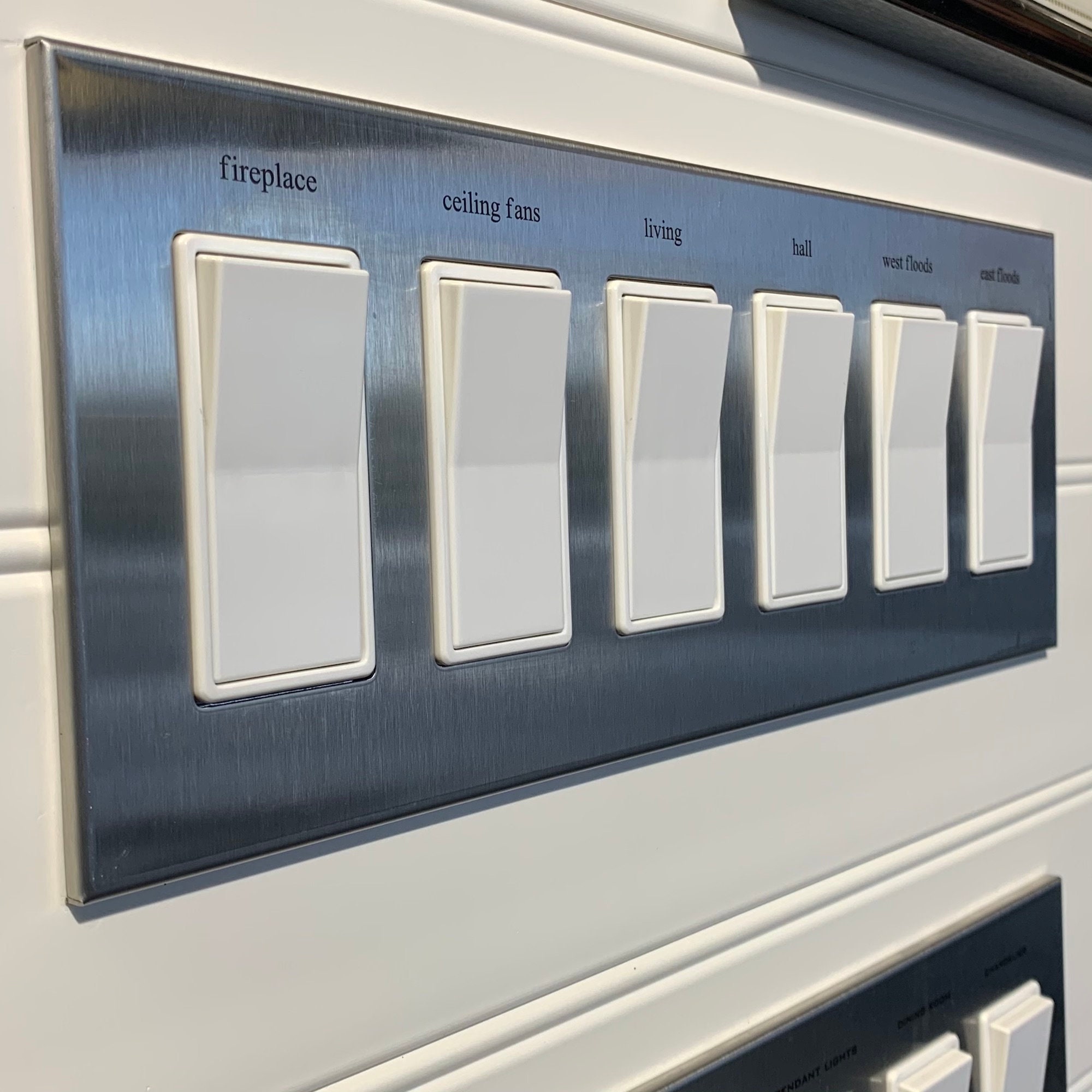 Piastra di copertura per interruttore a bilanciere in metallo a 7 bande con etichetta personalizzata