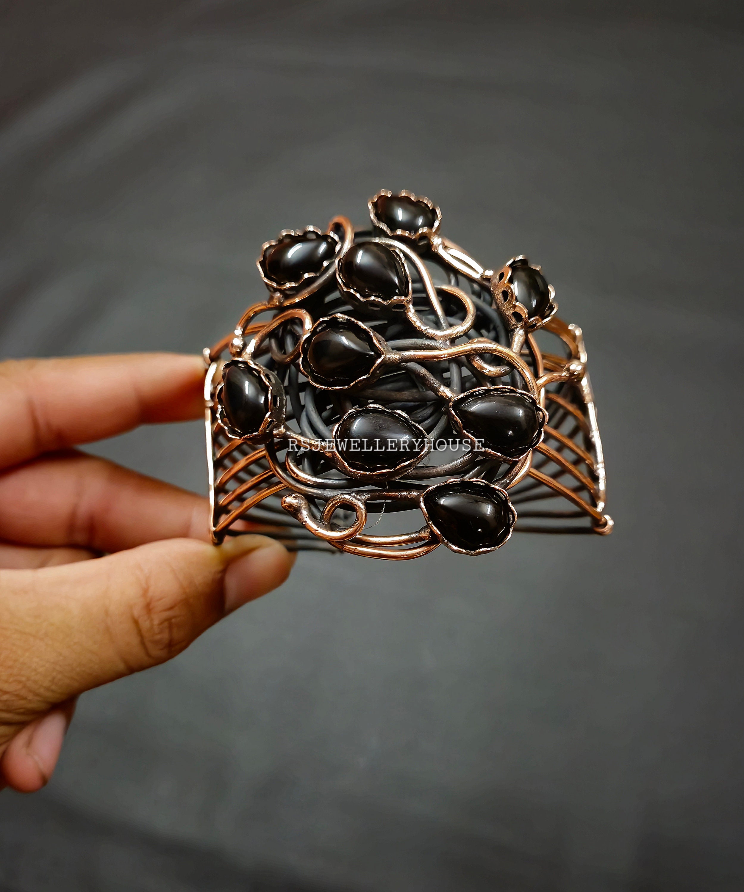 Bracciale rigido in onice nero e rame Bracciale rigido in onice Bracciale rigido in filo di rame Bracciale regolabile Gioielli in rame Braccialetto fa