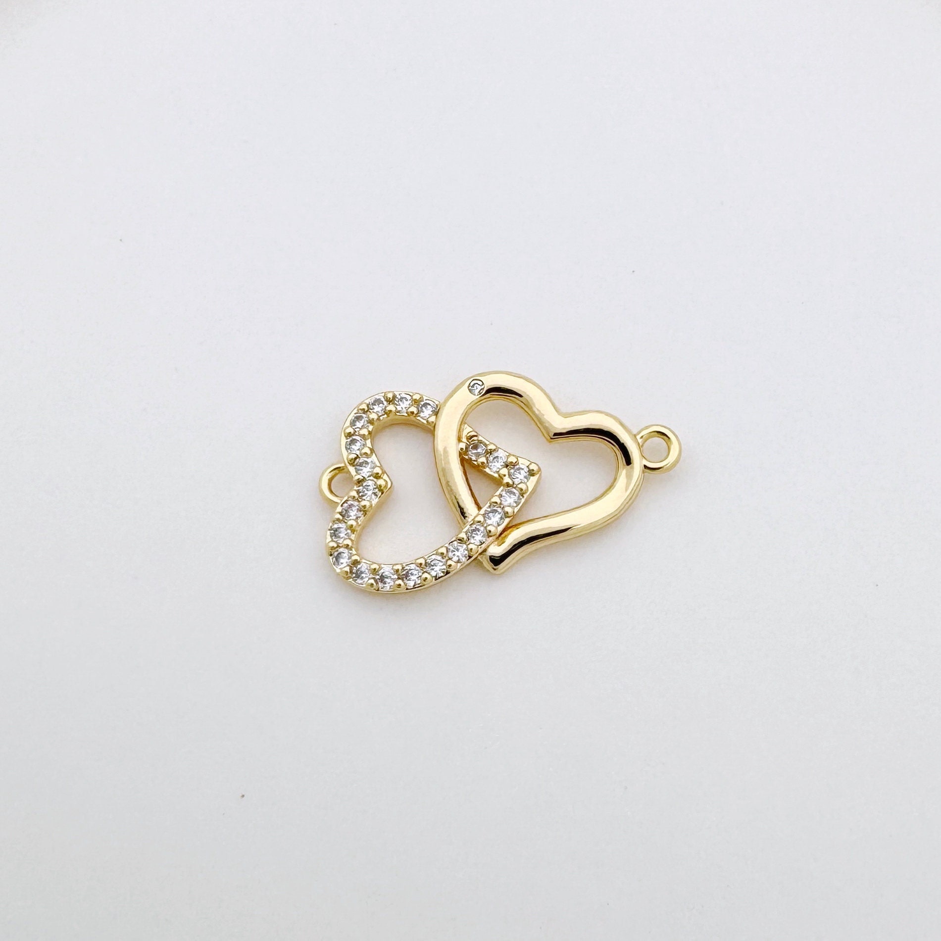 Bracciale con connettore a forma di cuore riempito in oro 16K, ciondolo a forma di cuore in CZ, micro pavé di zirconi cubici, connettore a doppio anel