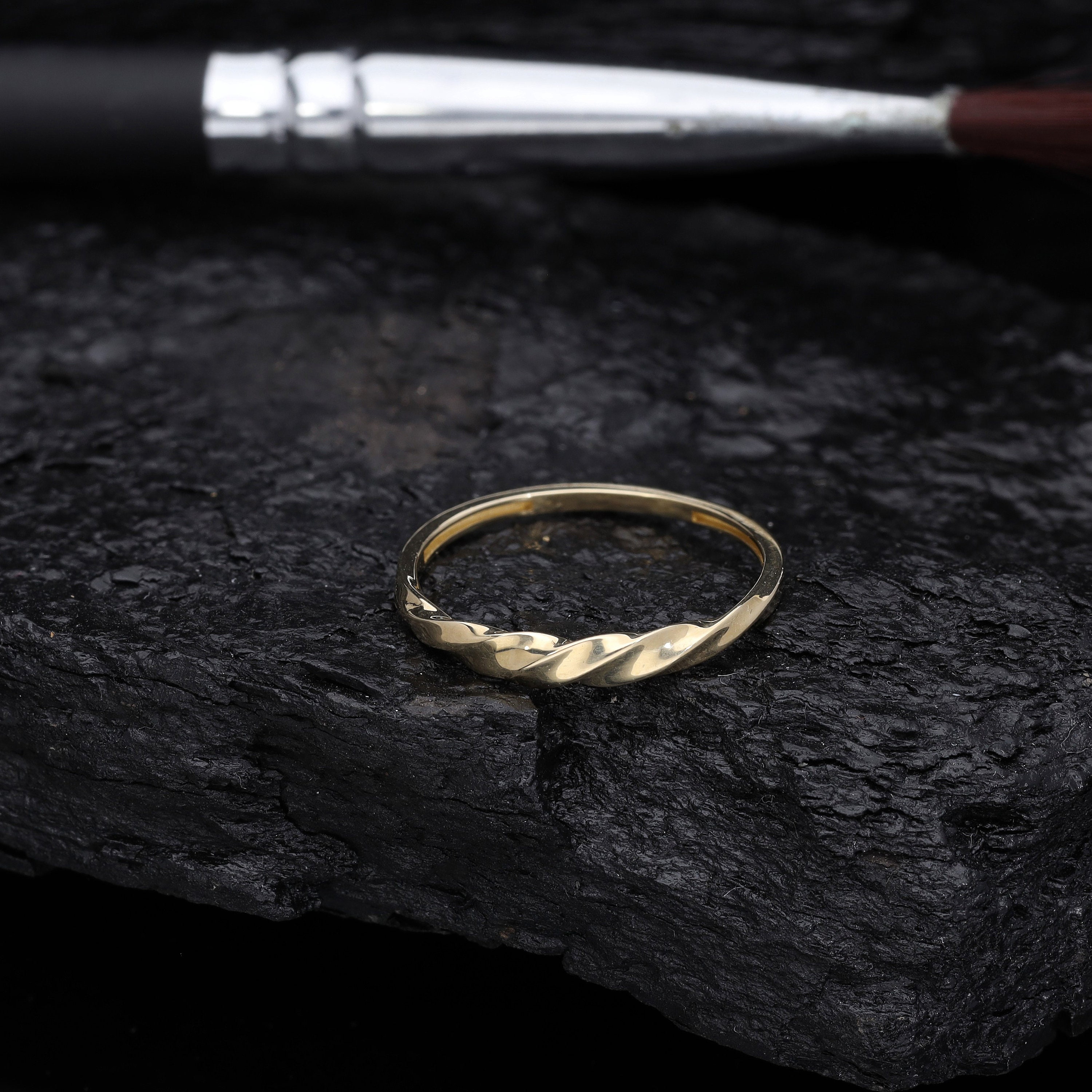 Anello Mini Croissant Dome in oro massiccio 14k, anello Mini Twist in oro, gioielleria minimalista, regalo per lei, anello importante, anello a cupola