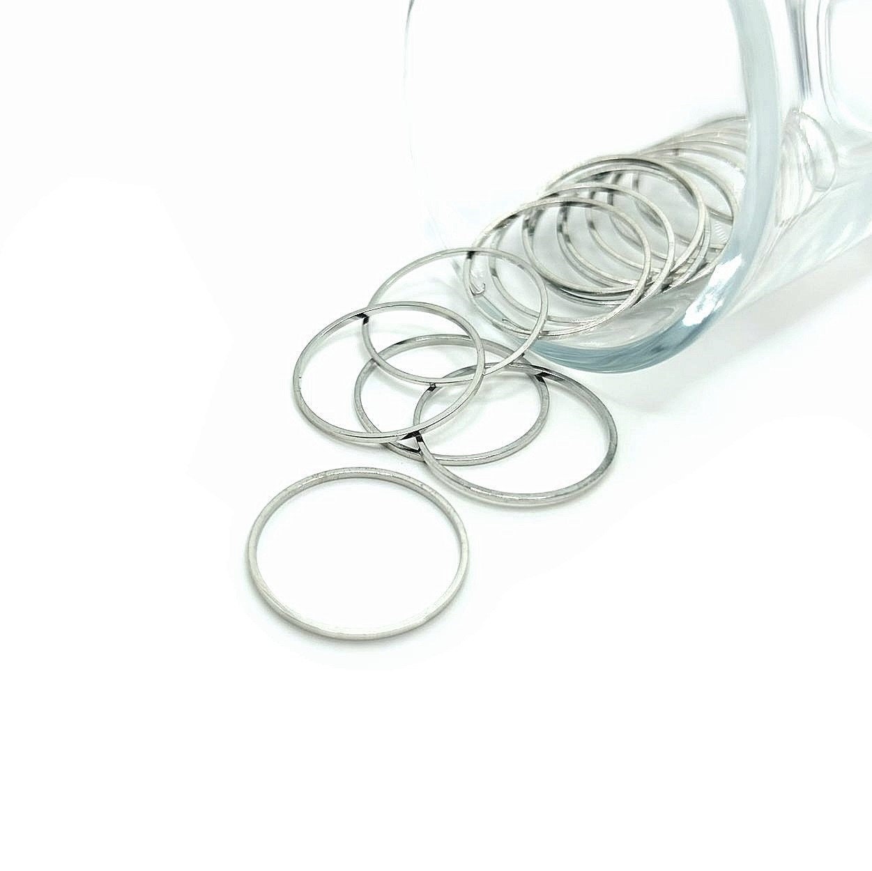 1, 4, 20 o 50 ciondoli con anello di collegamento chiuso in argento anticato da 20 mm, rodio, cerchio geometrico / Spedizione immediata dagli USA / AS