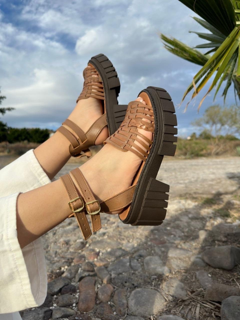 Sandali Huarache con tacco in pelle color cuoio, scarpe con tacco artigianali messicane da donna, sandali boho fatti a mano, regalo per lei