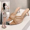 Modische, vielseitige High-Heel-Hausschuhe, spitze Zehen, mit Strass verziert, einteilige Riemensandalen, lässige, elegante Damenschuhe