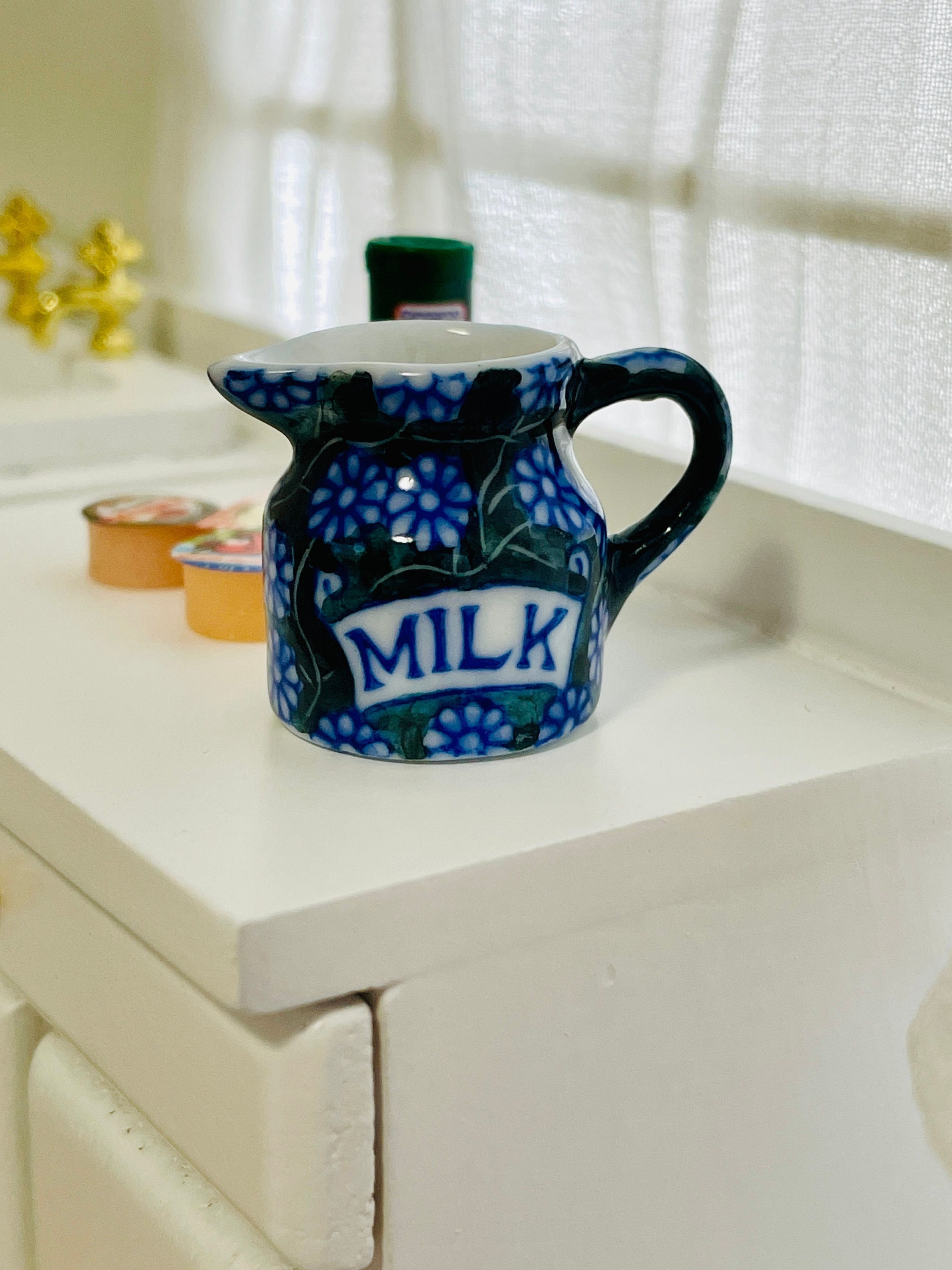 Brocca per il latte in porcellana e ceramica in miniatura per casa delle bambole in scala 1:12, barattolo per il latte per casa delle bambole 1/12 con