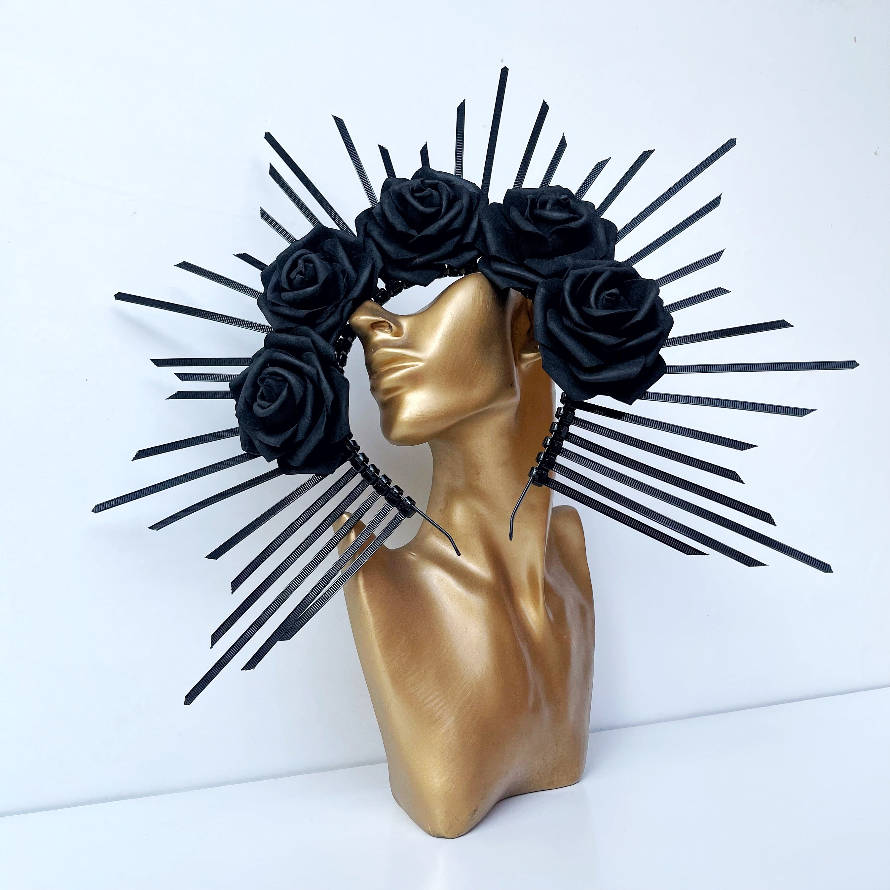 Corona aureola nera. Corona di aureola di Halloween. Fascia per capelli con rose di Halloween. Corona Halo di rose nere. Regina corona nera. Fascia Ha