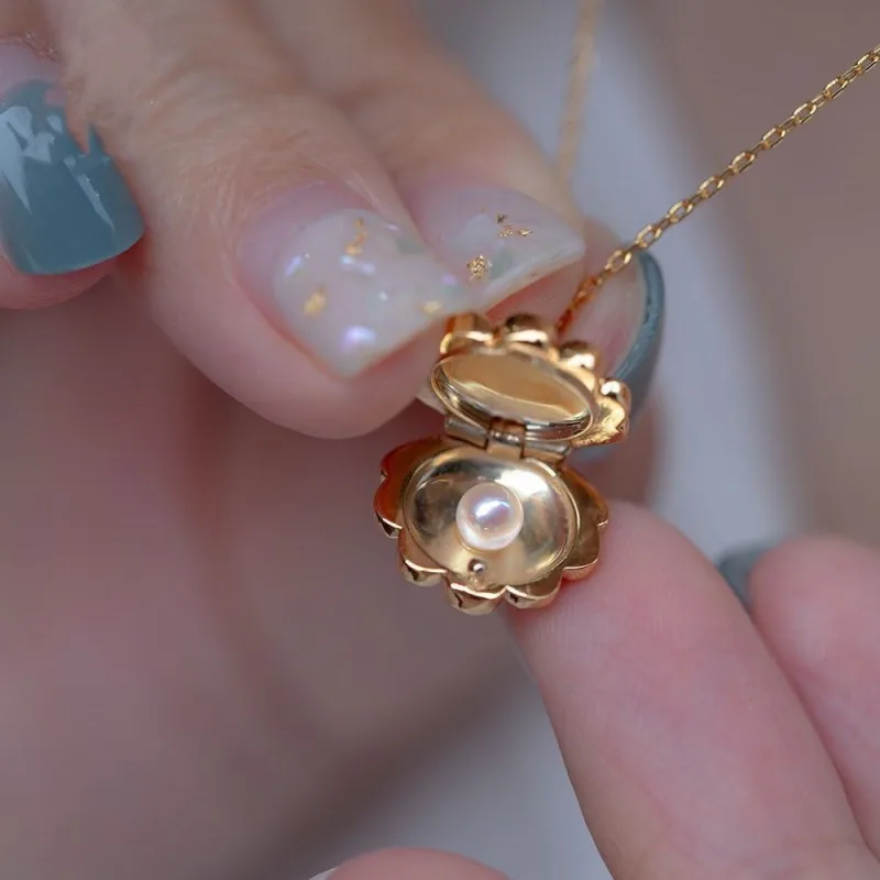 Collana con ciondolo a conchiglia dorata per giovane donna Dolce festa Gioielli da sposa Girocollo con ciondolo a conchiglia di perle d'acqua dolce Regalo per lei