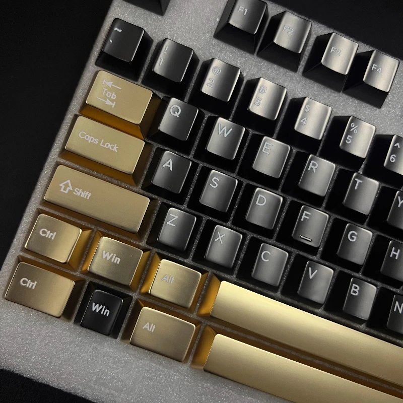 Kompletter Satz Metall-Tastenkappen, Original-Fabrikhöhe, PVD-Schwarz, Gold, Zinklegierungsmaterial, 100 % 80 % Layout, High-End-Textur-Tastenkappe Image