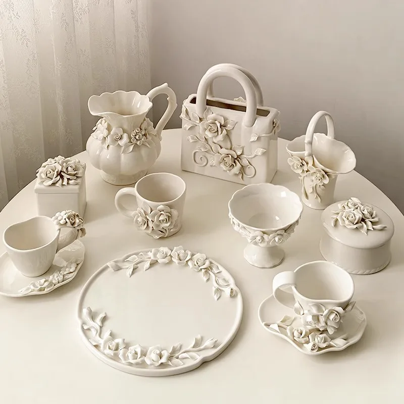 Leichte Luxus-Stil Relief Kamelie Keramik Vase Dekoration für den Heimgebrauch, hochwertige Schmuck Dekoration Glas Display Platte Image