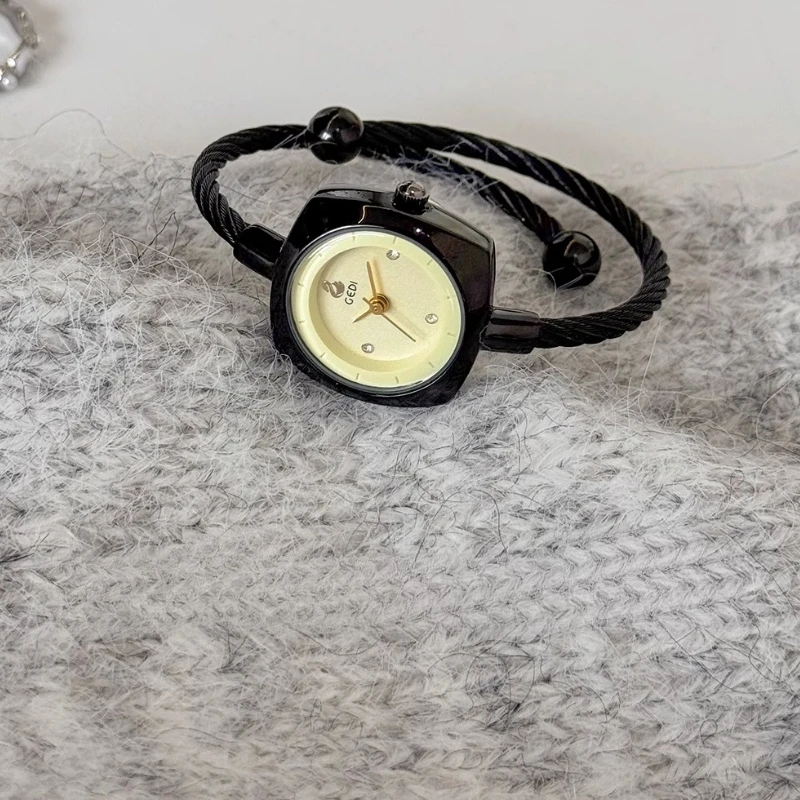 Orologi da donna per piccoli polsi Orologio al quarzo Bracciale rigido Stile acciaio Orologio Orologio da polso di lusso da donna Orologio con diamanti
