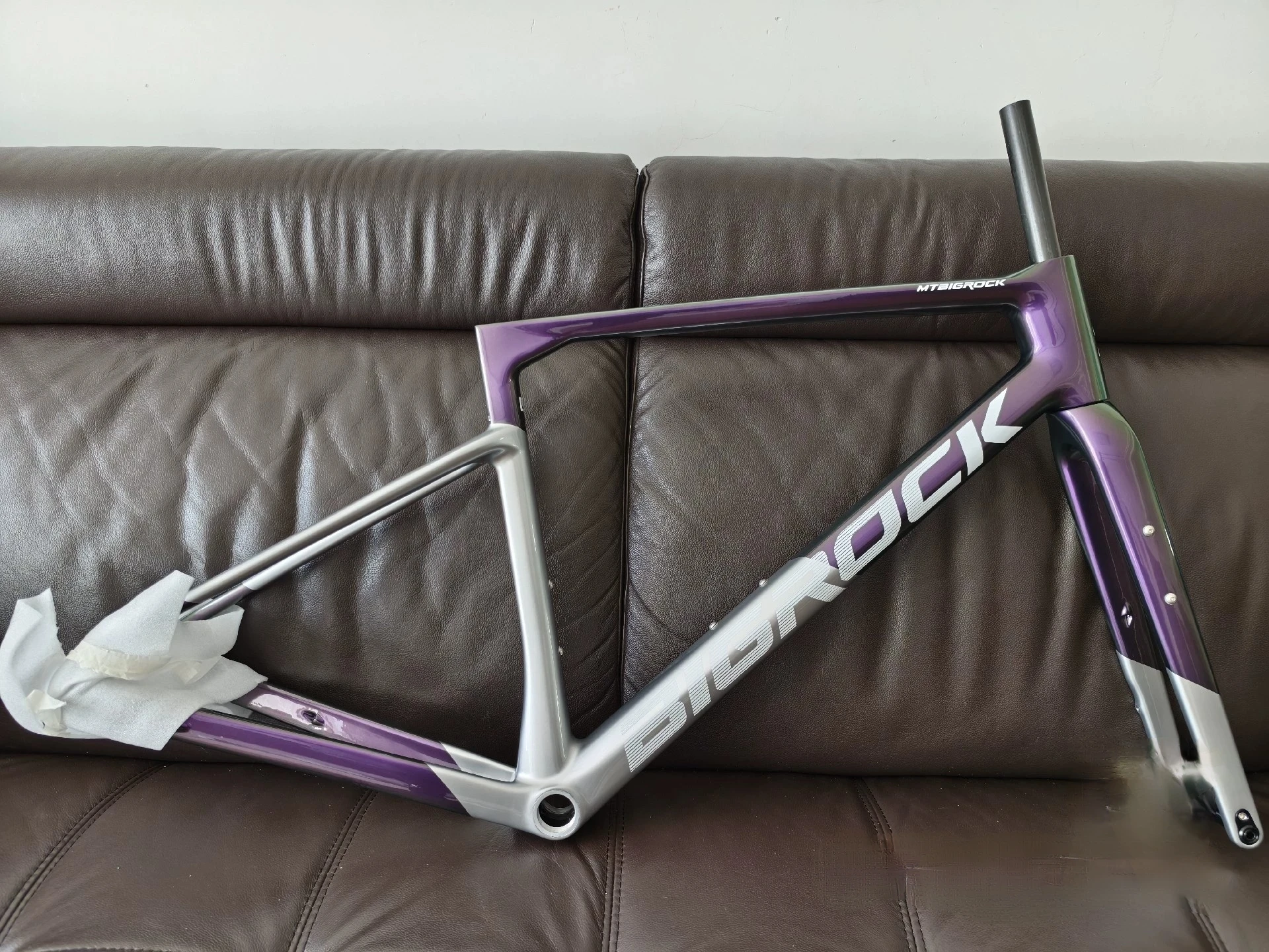 Bigrock Carbon Gravel Fahrradrahmen, vollständig verstecktes Kabel, Carbonrahmen, Gabel, Steckachse, Gravel, Scheibenbremse, Carbon, MTB, Straße Image