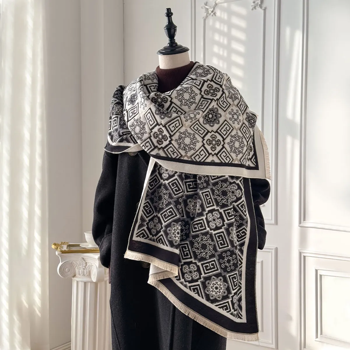 Neue Eleganz Zweiseitiger Jacquard-Schal Pashmina Weiche warme Fransen Pashmina-Druck Schal Wintermode Kältebeständige winddichte Decke Image