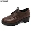 Britischer Stil, einfarbig, Schwarz, Beige, Braun, runde Zehen, Brogue-Schuhe, Schnürung, quadratisch, klobige High Heels, Vintage-Damen-Pumps, Größe 45